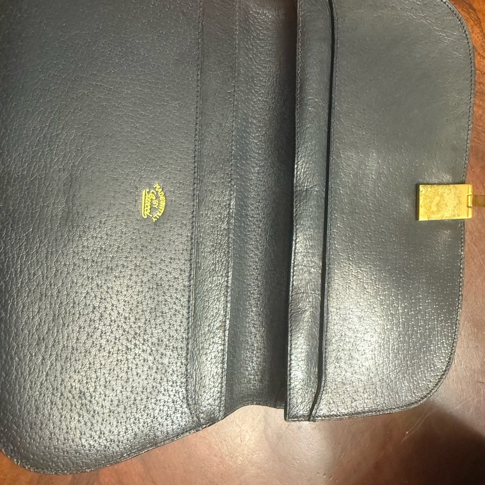 Used in good condition Gucci clutch / wallet - Picture 6 of 16